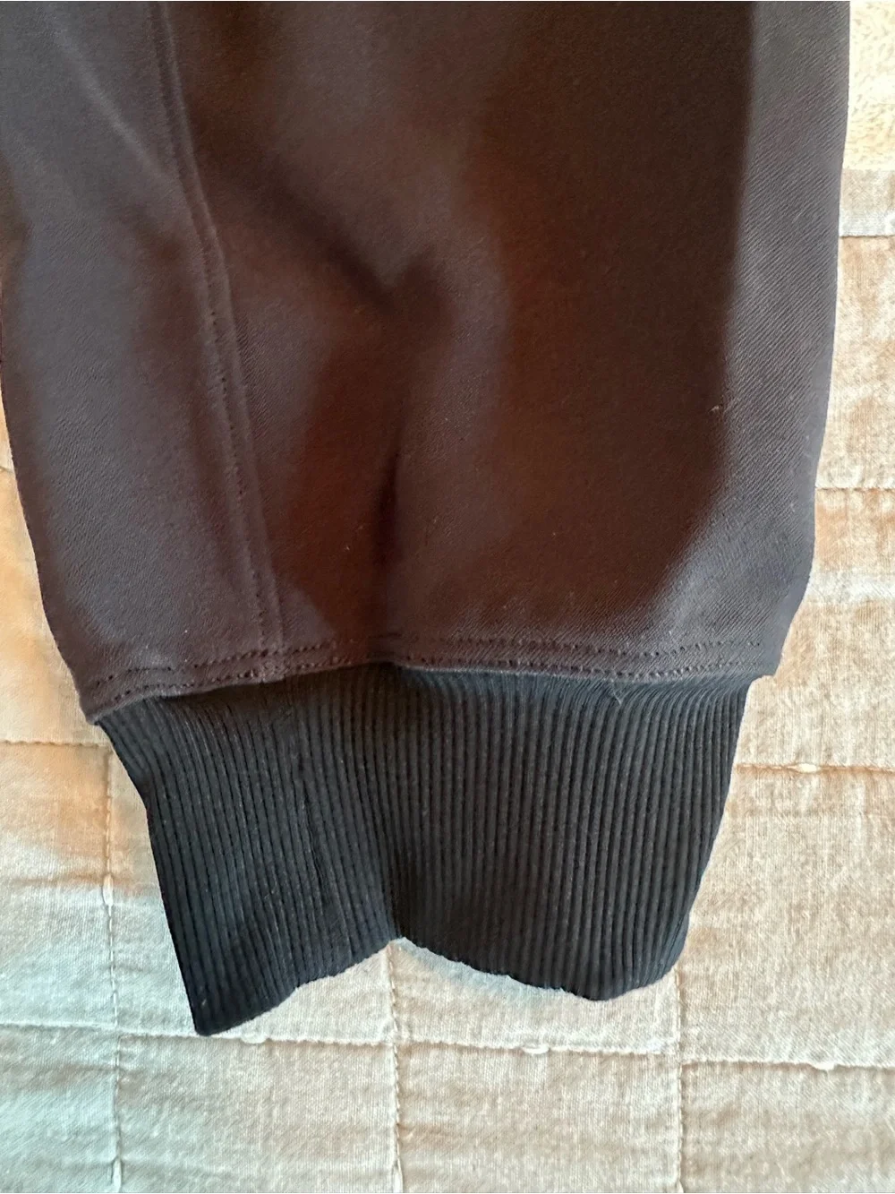 Lululemon On The Fly Jogger Women’s Black Velvet Velour Side Stripe Pants size 6